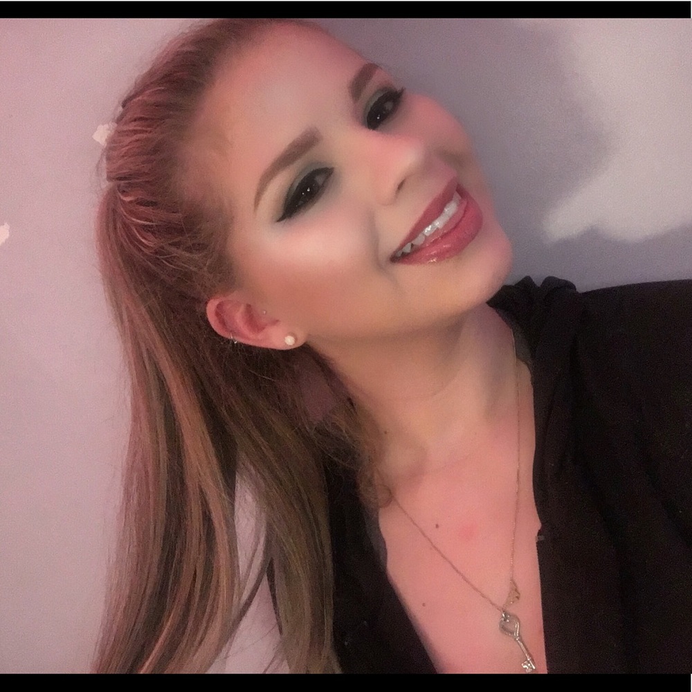 Meet your Posher, Emily